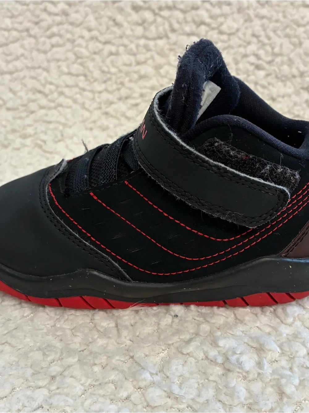 Nike Air Jordan Velocity Toddler Sneaker Shoes Size 8C Black & Red.